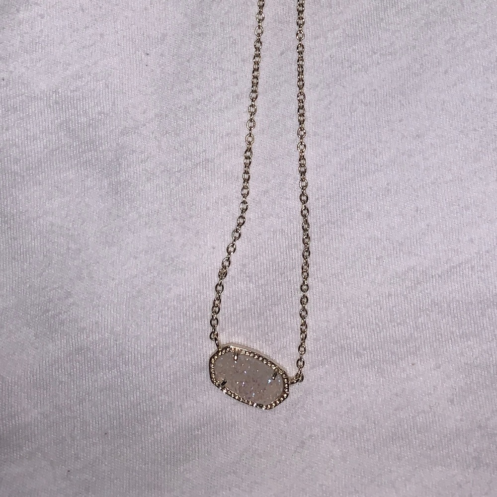 Kendra Scott necklace